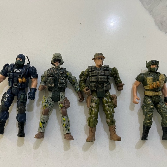 Vintage Chapmei Action Figures Bundle - Picture 1 of 3
